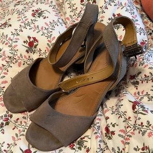 Universal thread grey wedge shoes size 8